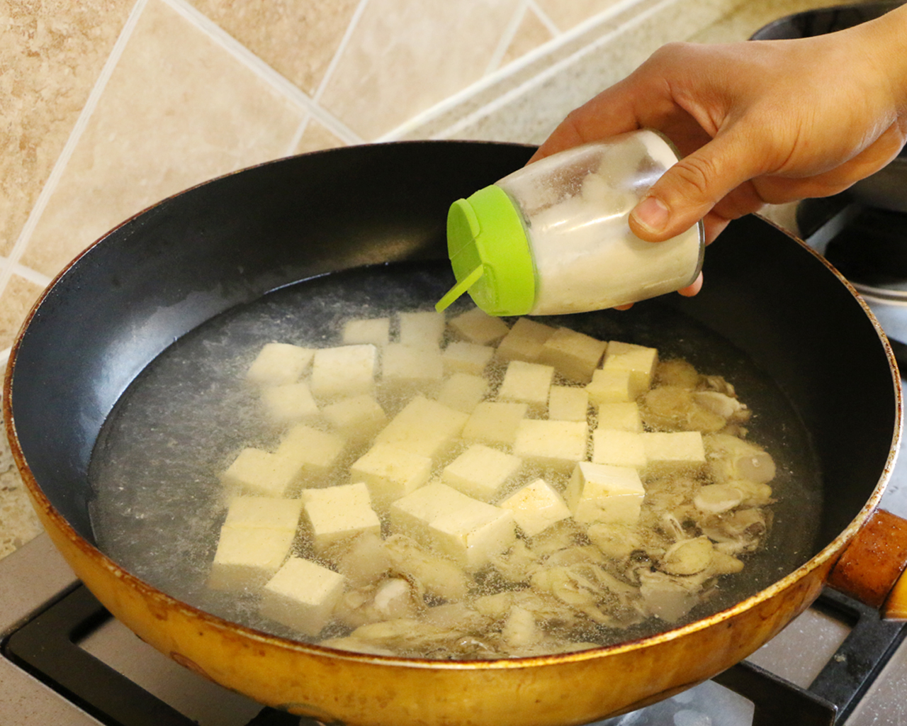 彼得海鮮—高蛋白滋補湯之牡蠣豆腐湯的做法 步骤5