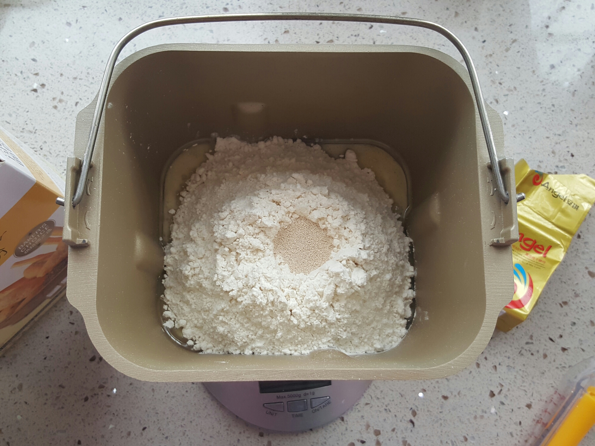 椰蓉花環面包的做法 步骤2