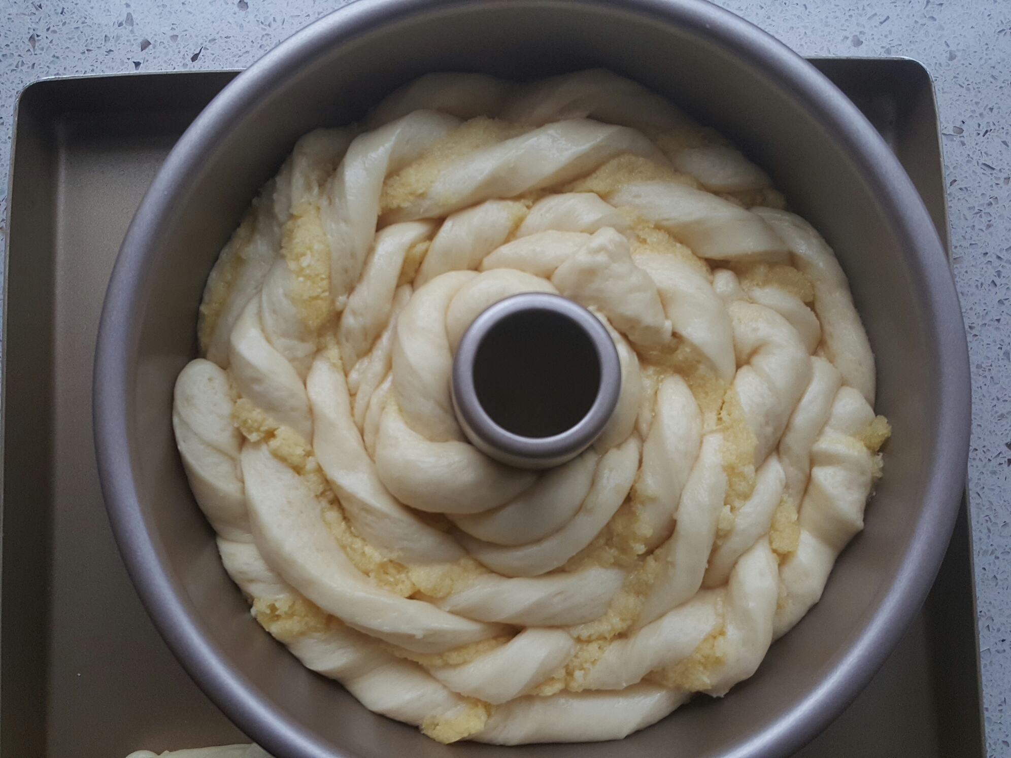 椰蓉花環面包的做法 步骤9