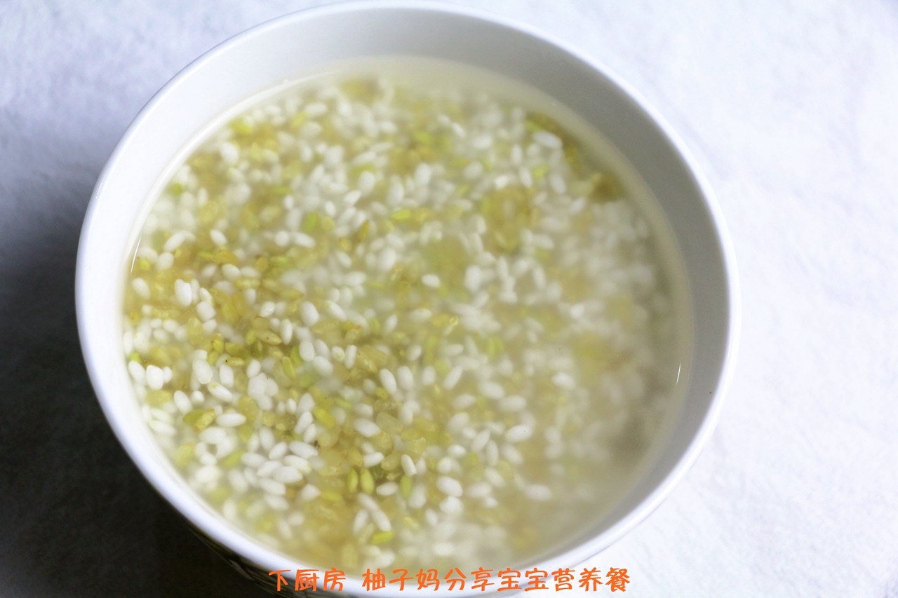 山藥糯米糙米芝麻粥—健脾養胃第一良藥的做法 步骤2