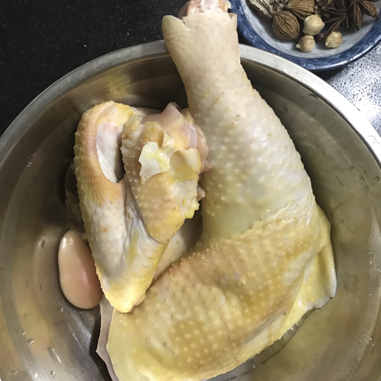 家庭版砂鍋豉油雞的做法 步骤1