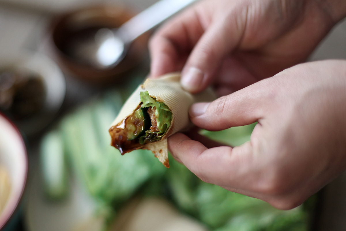 【春菜】這可能是最簡單的菜譜了——東北的墨西哥雞肉卷，干豆腐皮卷生菜黃瓜蘸醬的做法 步骤7