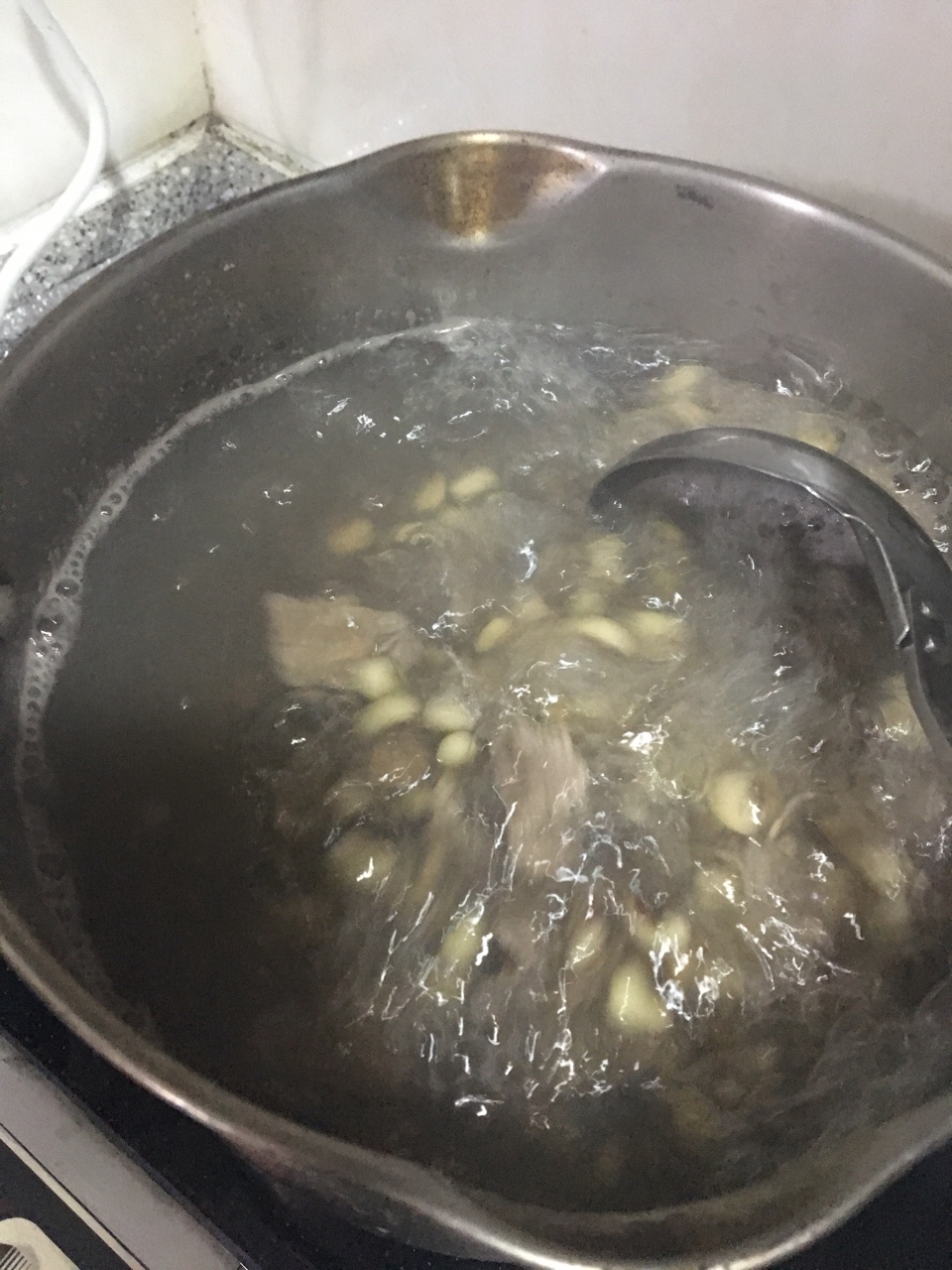 牛肉眉豆湯的做法 步骤1
