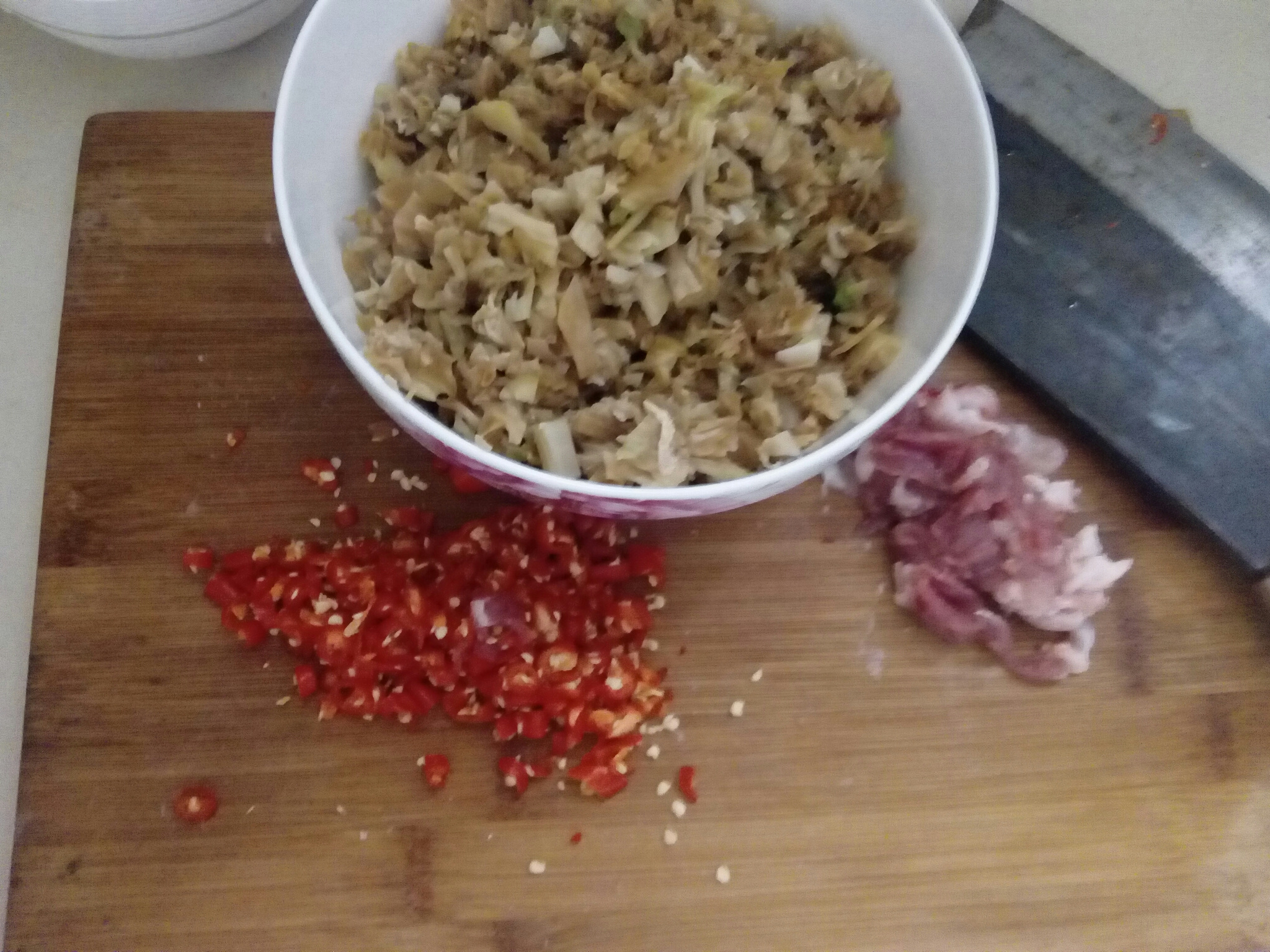 干包菜炒肉的做法 步骤1