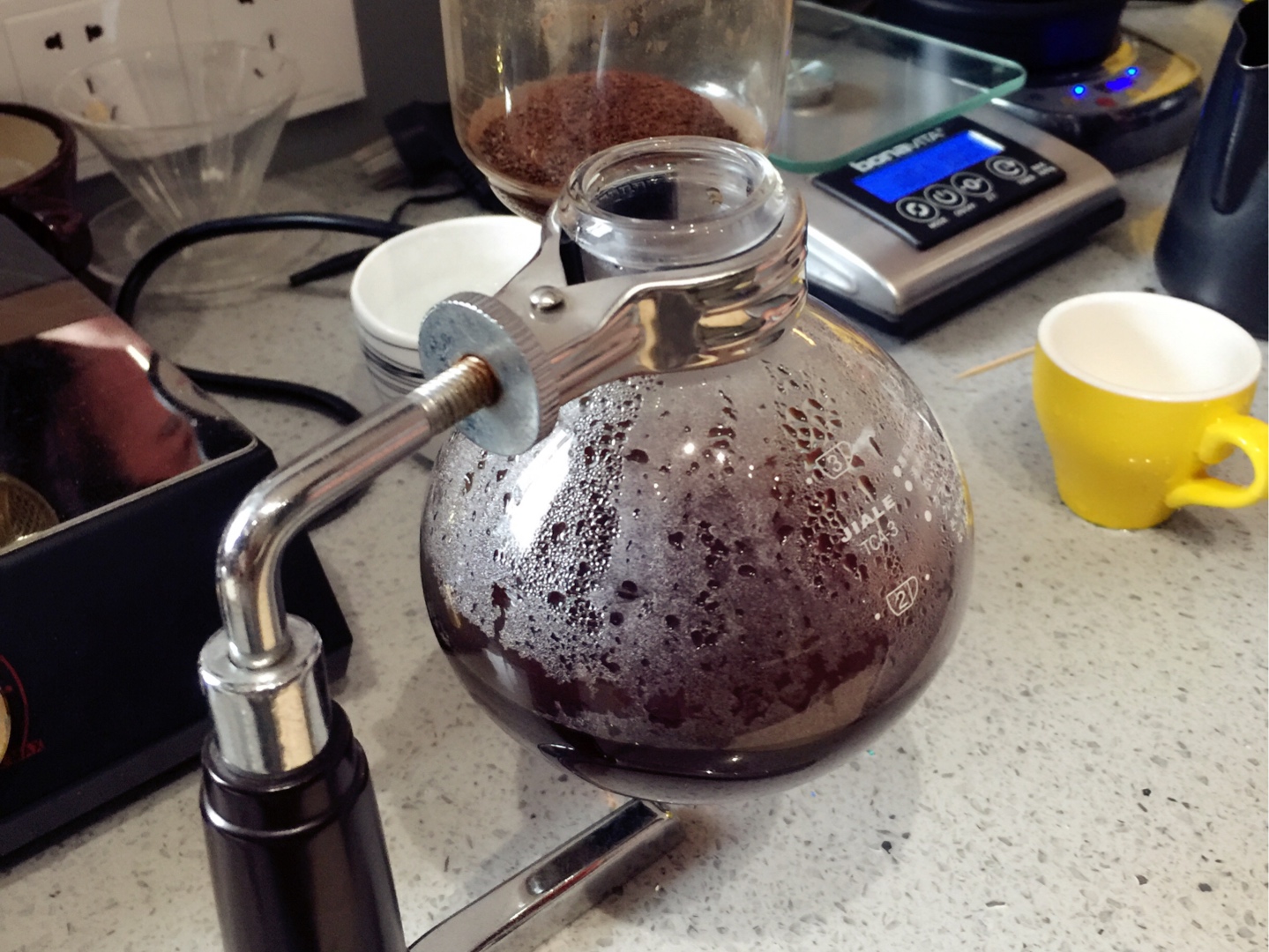 虹吸壺煮咖啡的做法 步骤5