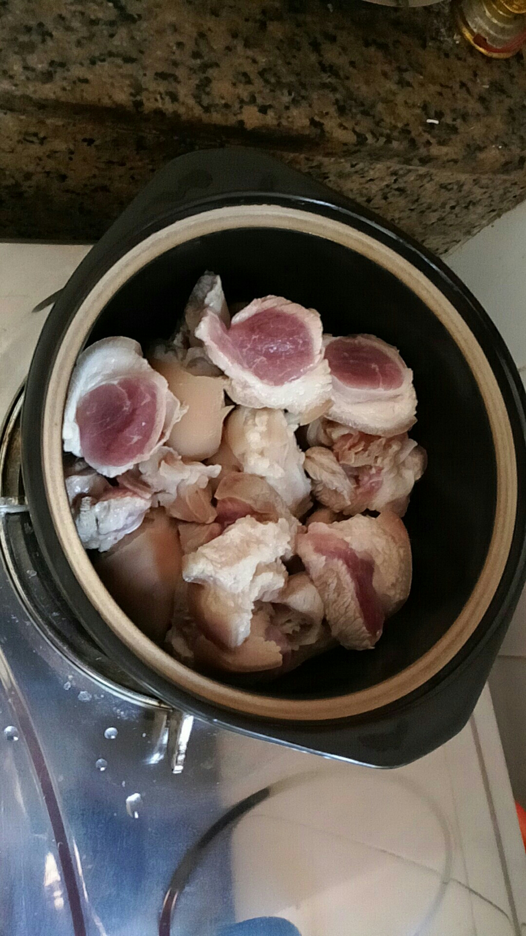 海帶豬腳湯的做法 步骤2