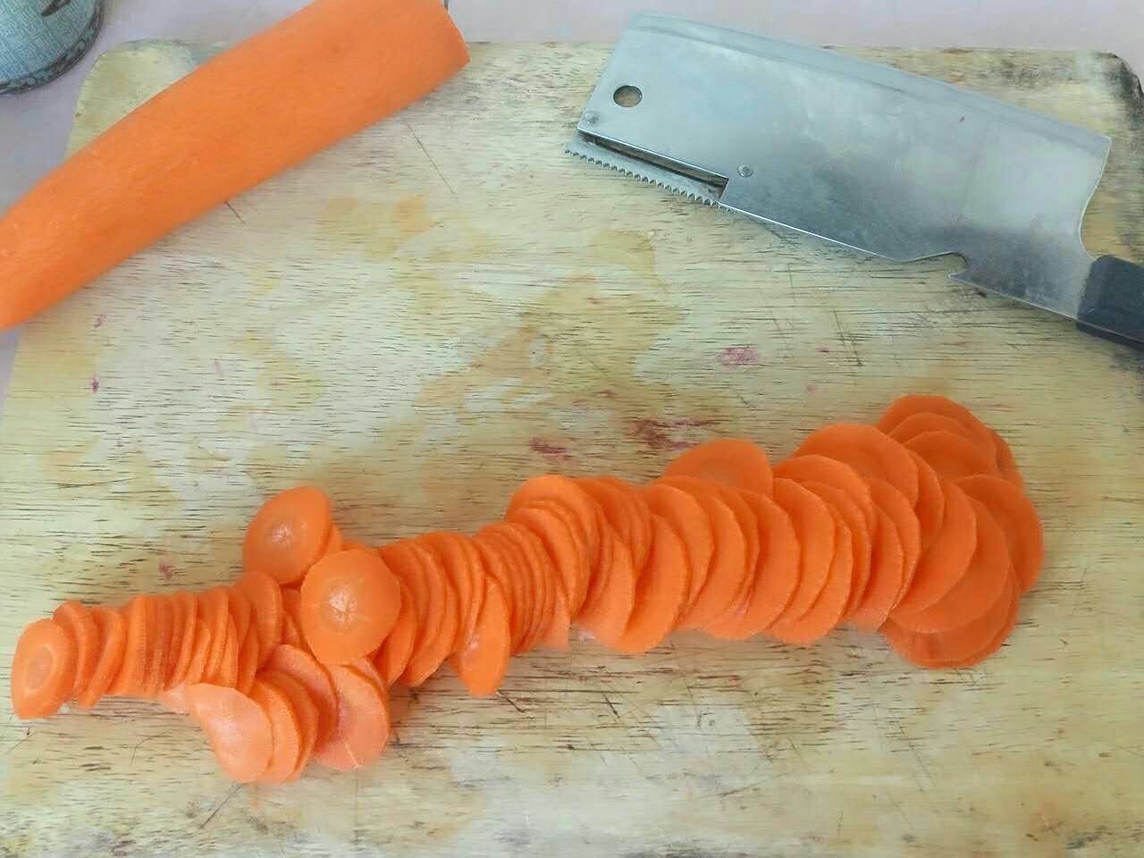 紅燒胡蘿卜片的做法 步骤1