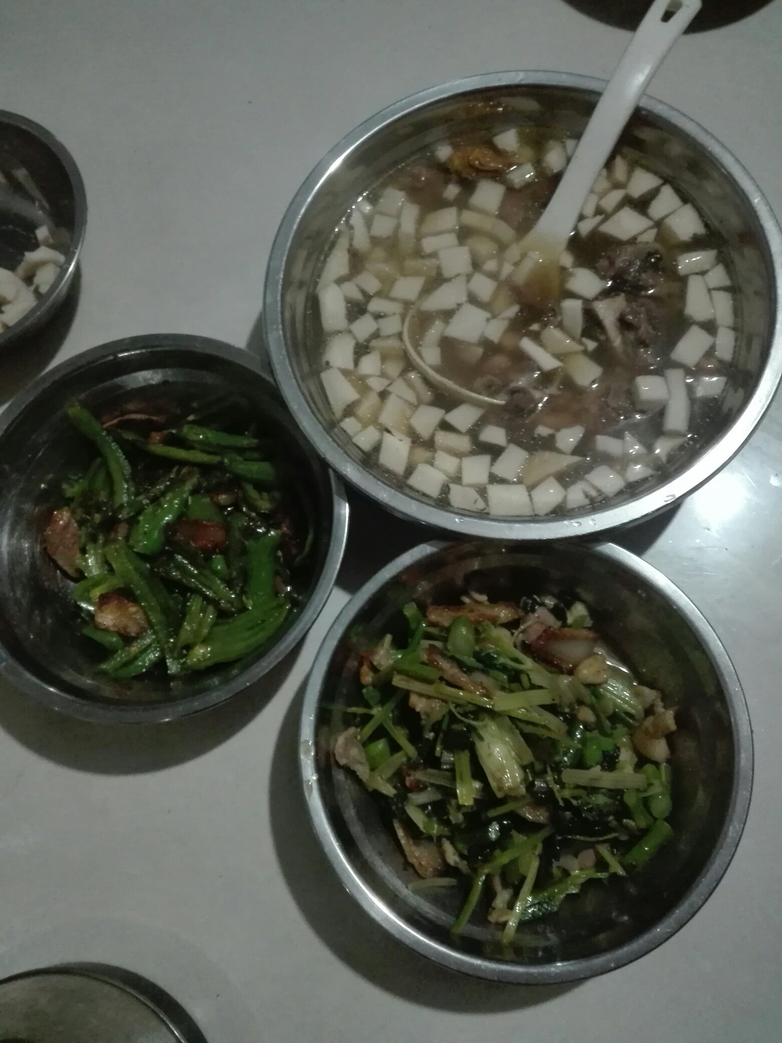 椰子花生筒骨湯的做法 步骤2
