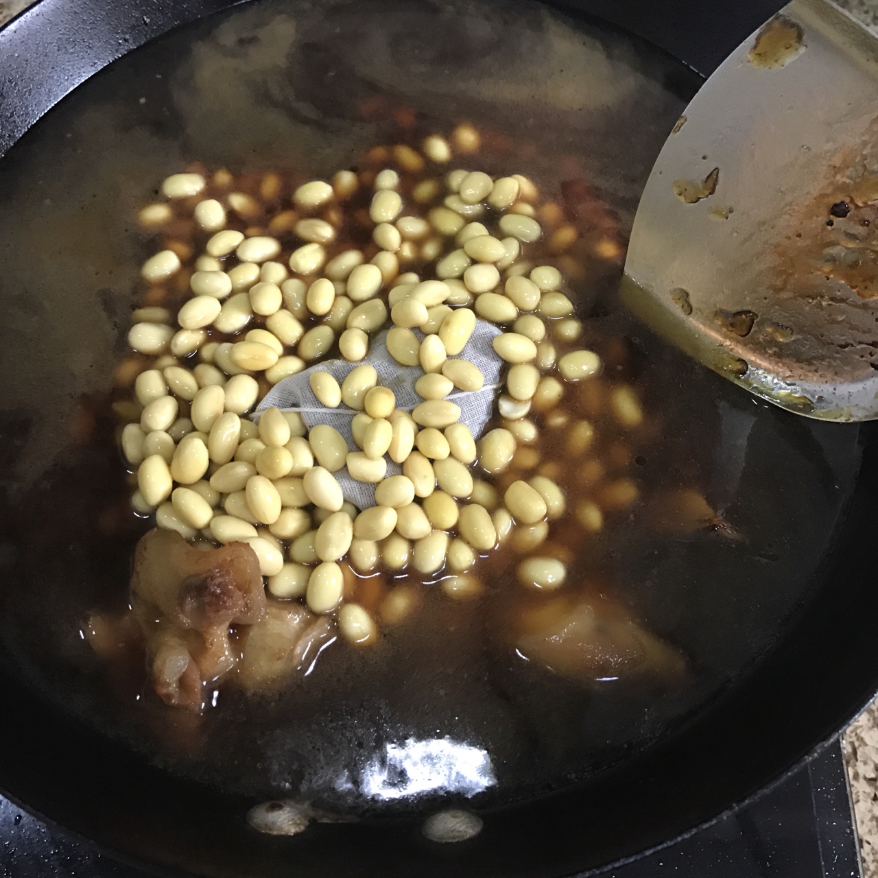 豬蹄燜黃豆的做法 步骤8