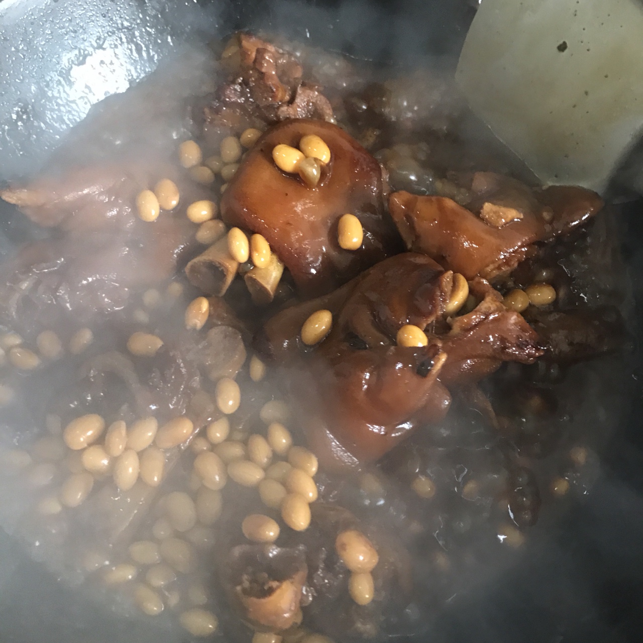 豬蹄燜黃豆的做法 步骤10