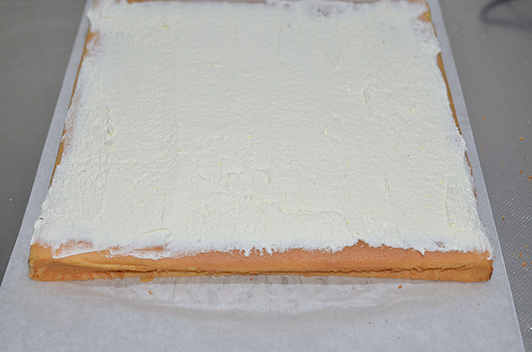 紅曲波點蛋糕卷--給新年的蛋糕加點喜慶的做法 步骤11