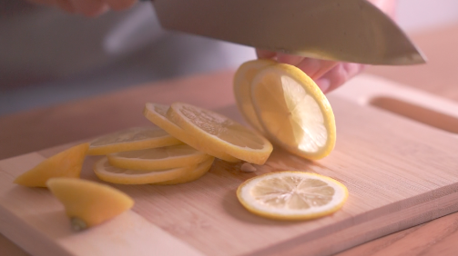 檸檬蜂蜜姜茶 （含視頻）的做法 步骤1