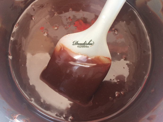 草莓巧克力圍欄蛋糕的做法 步骤3