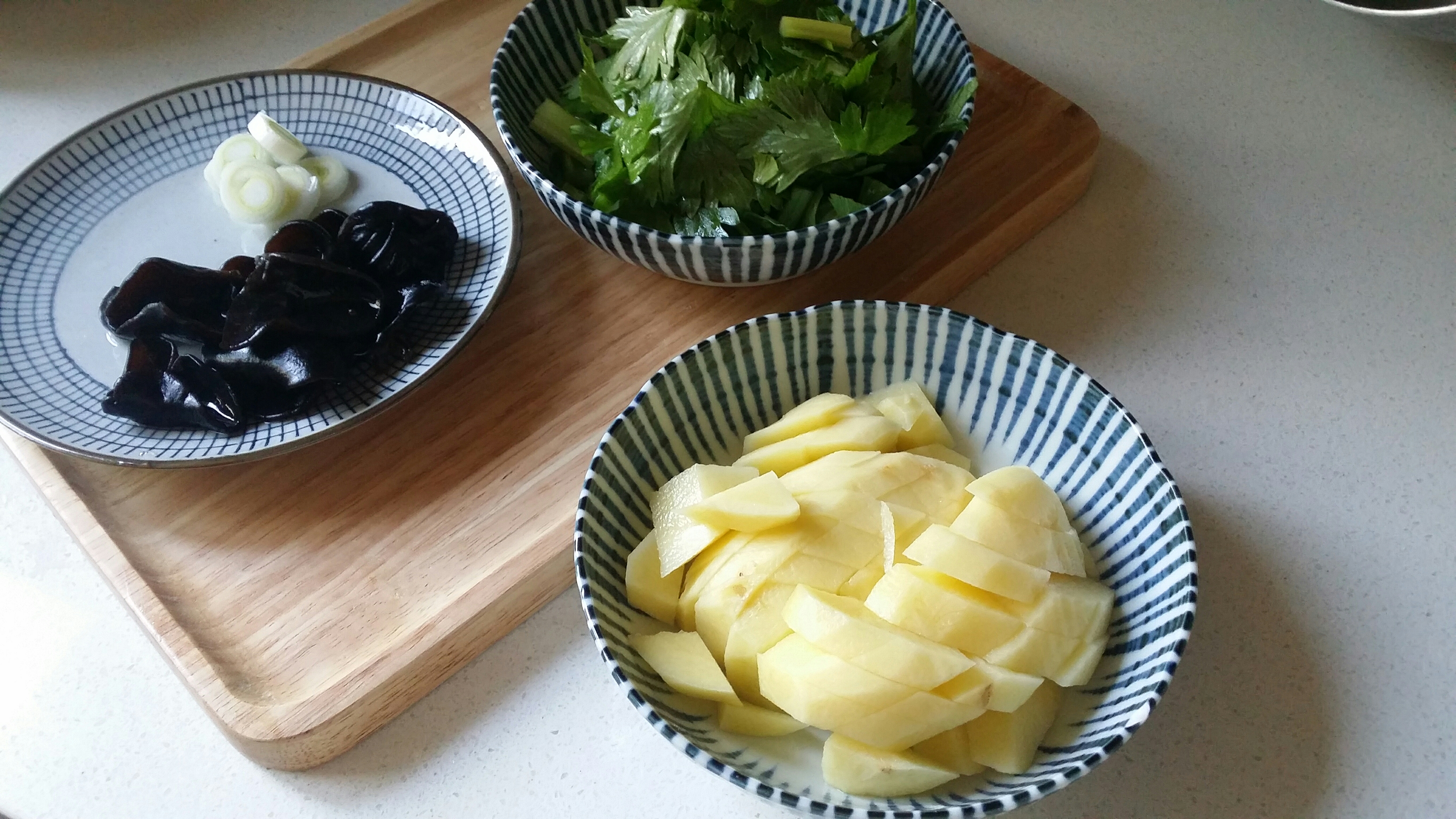 雲素記 土豆芹菜湯的做法 步骤1
