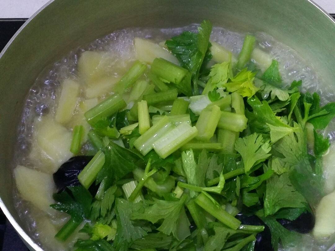 雲素記 土豆芹菜湯的做法 步骤3