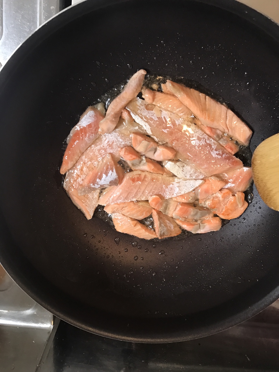 砂鍋黃油三文魚飯的做法 步骤3