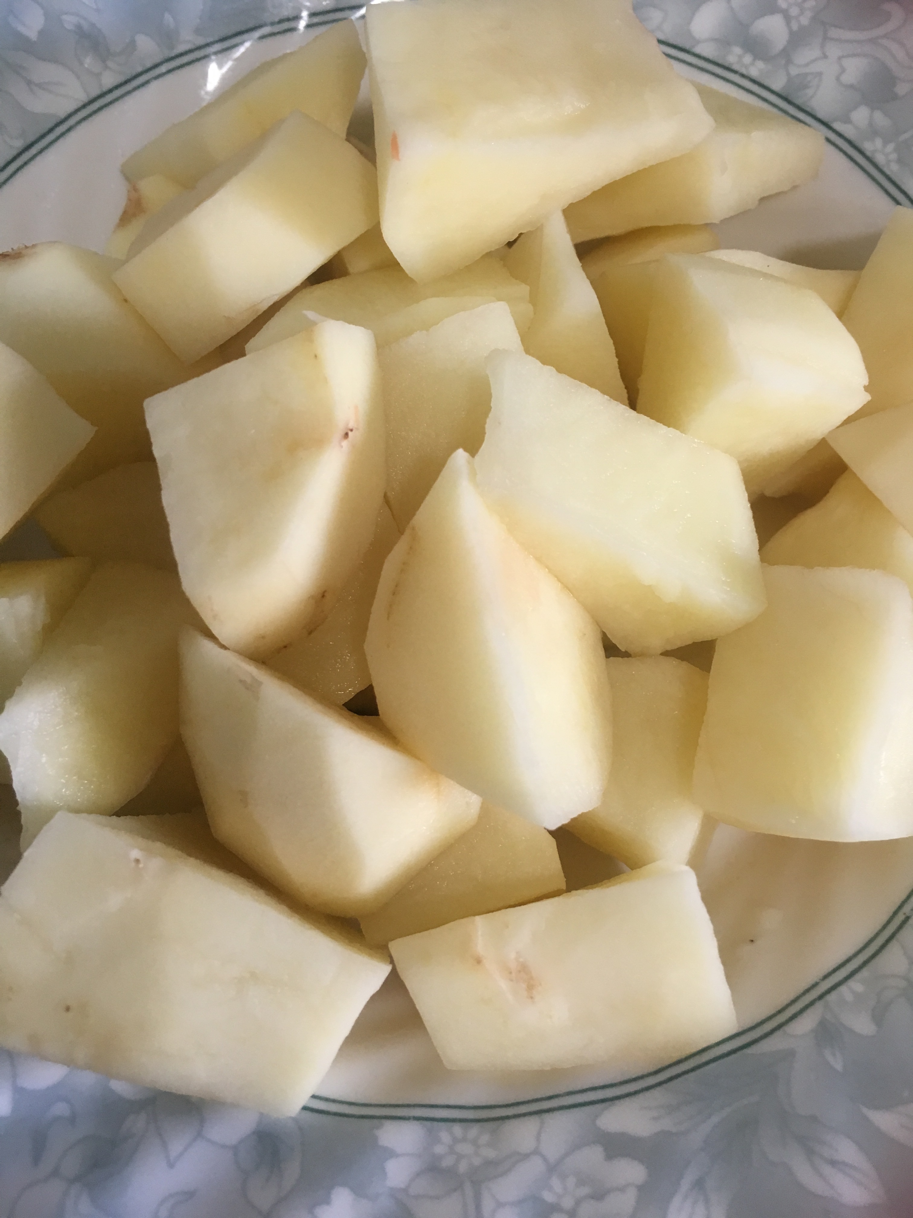 臘肉臘腸土豆玉米香菇燜飯的做法 步骤2