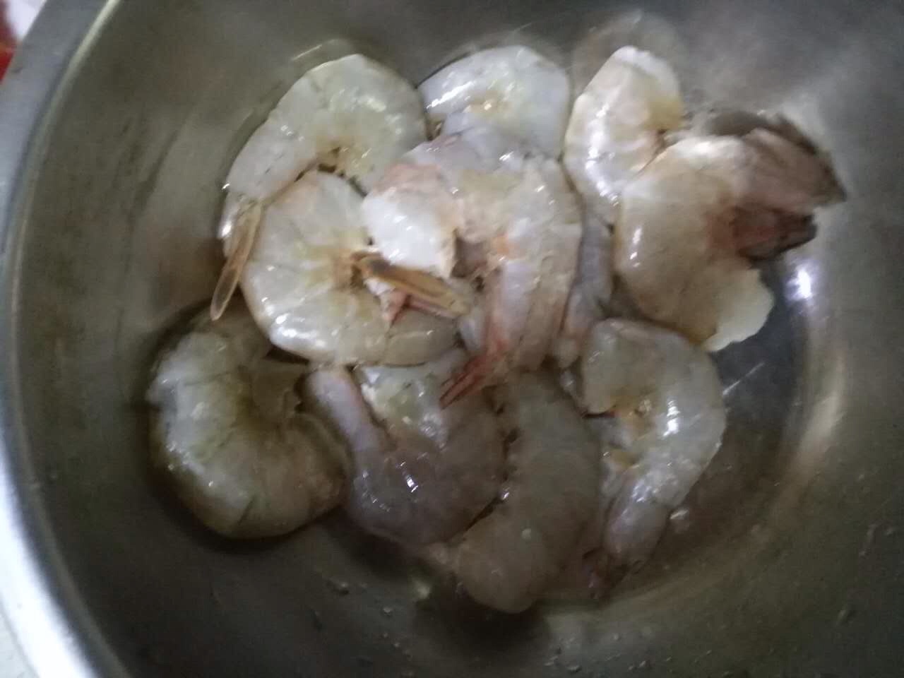 黃油羅勒香煎蝦的做法 步骤1