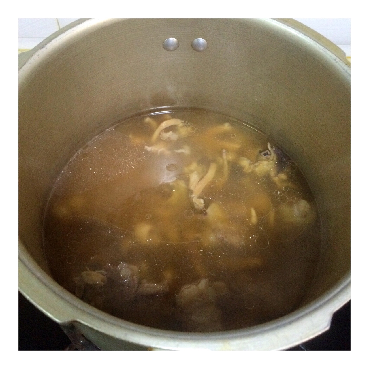 墨魚干排骨湯的做法 步骤9