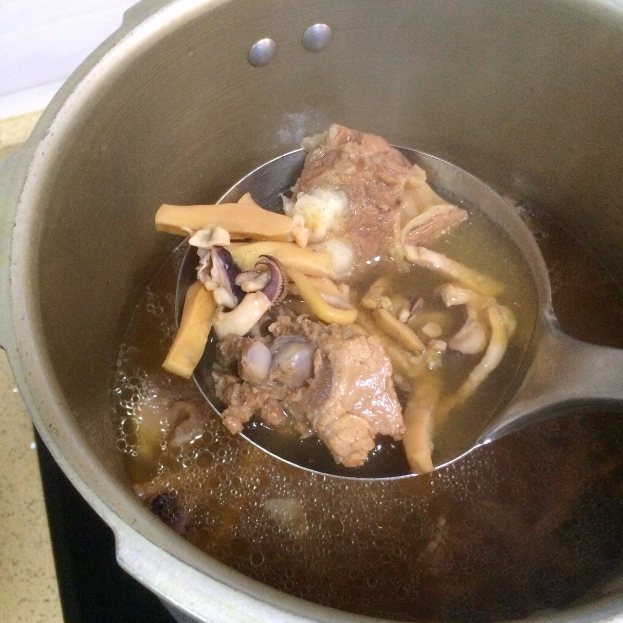 墨魚干排骨湯的做法 步骤10