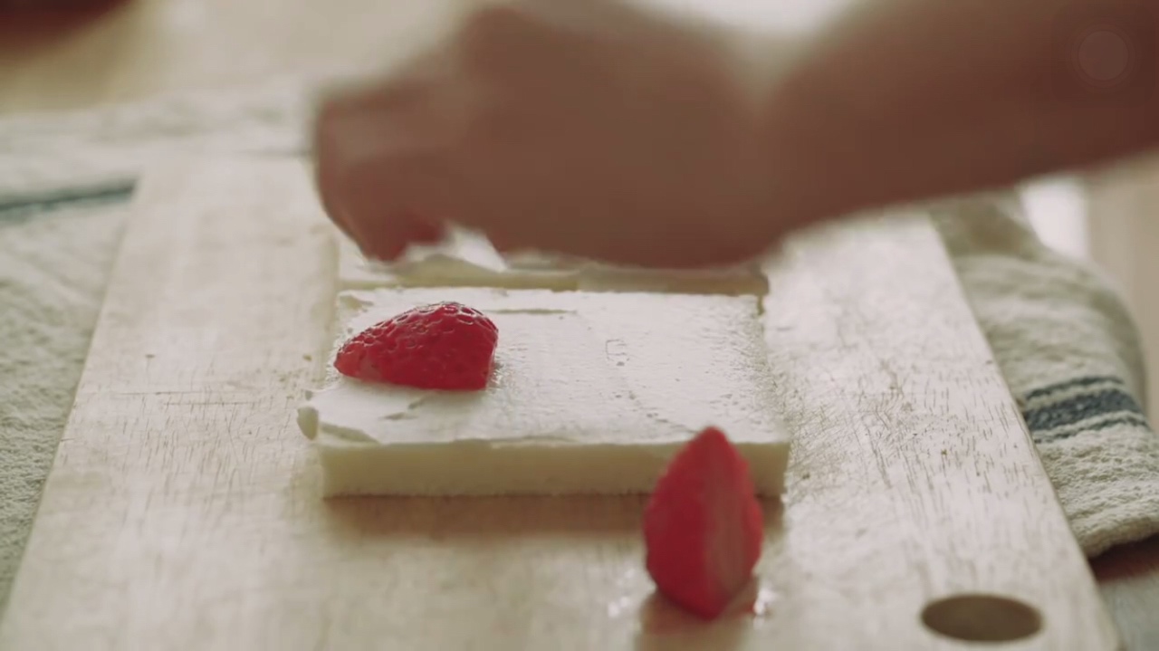 honeykki的草莓奶油三明治&草莓奶昔的做法 步骤6