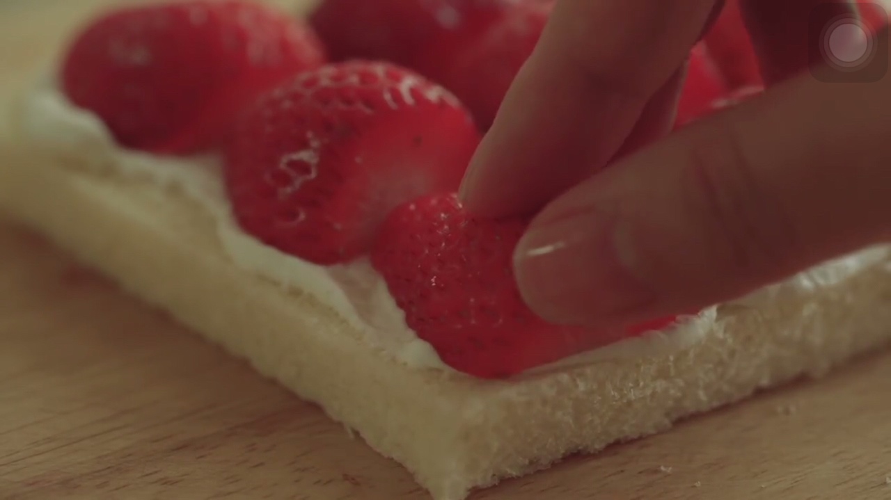 honeykki的草莓奶油三明治&草莓奶昔的做法 步骤7