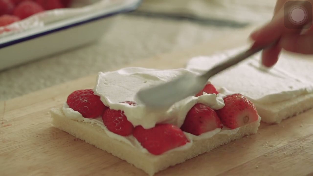 honeykki的草莓奶油三明治&草莓奶昔的做法 步骤8
