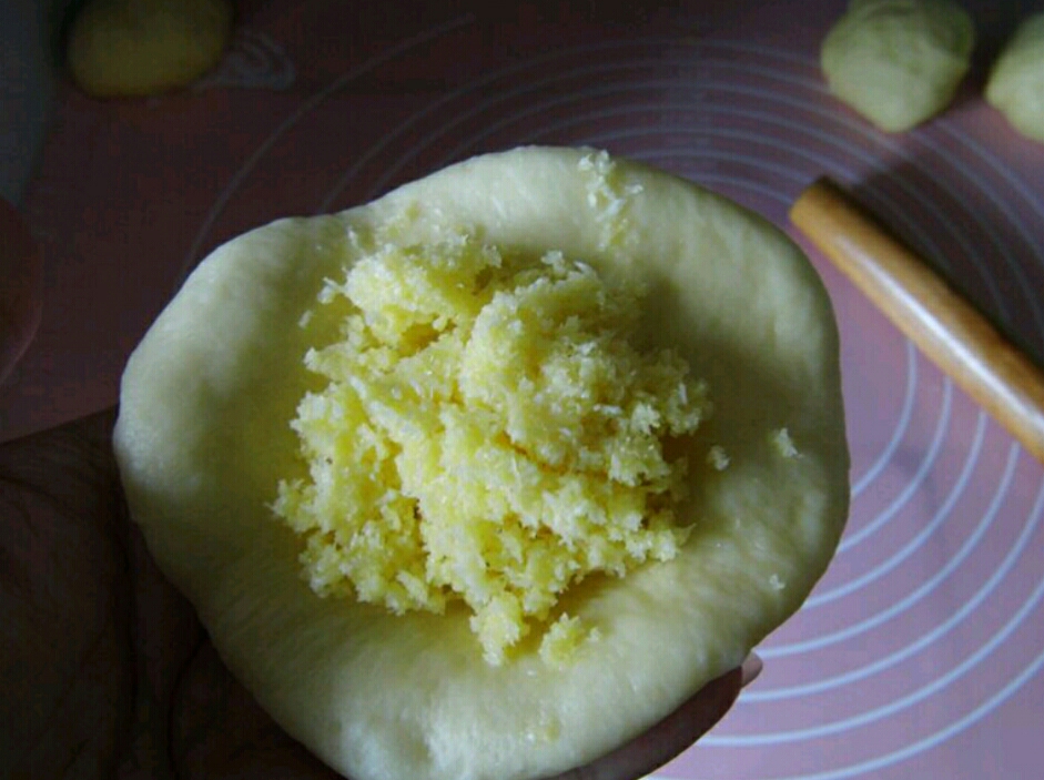奶香椰蓉面包的做法 步骤7