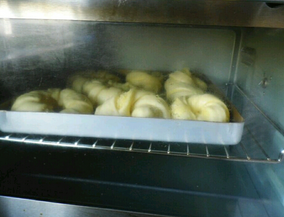 奶香椰蓉面包的做法 步骤12