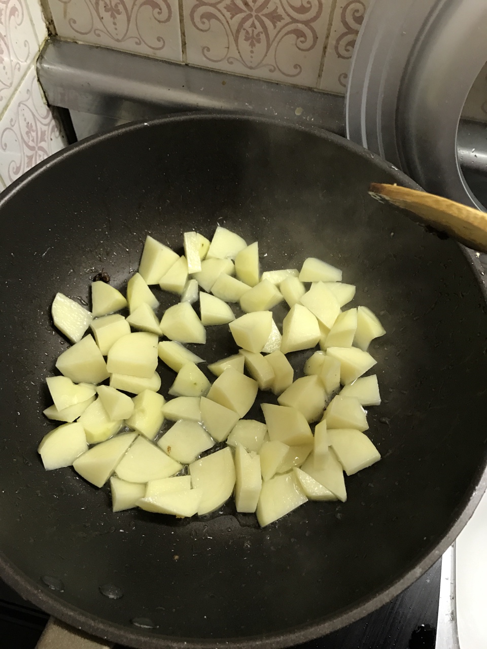 麻辣汁燒土豆的做法 步骤4