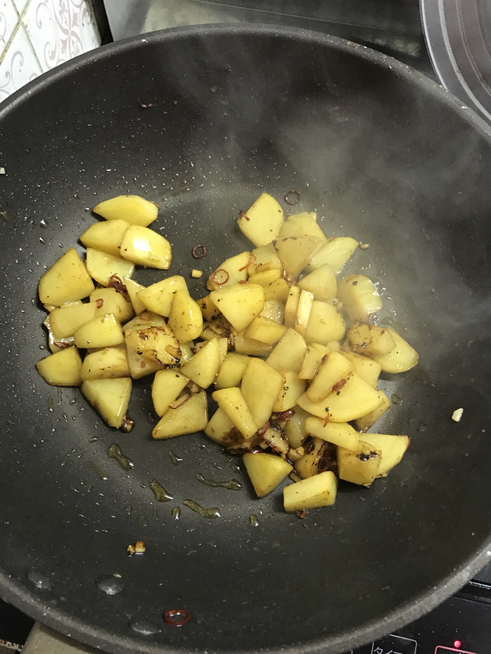 麻辣汁燒土豆的做法 步骤7