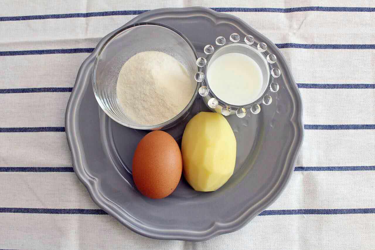 土豆蛋黃米糊 寶寶健康食譜的做法 步骤1
