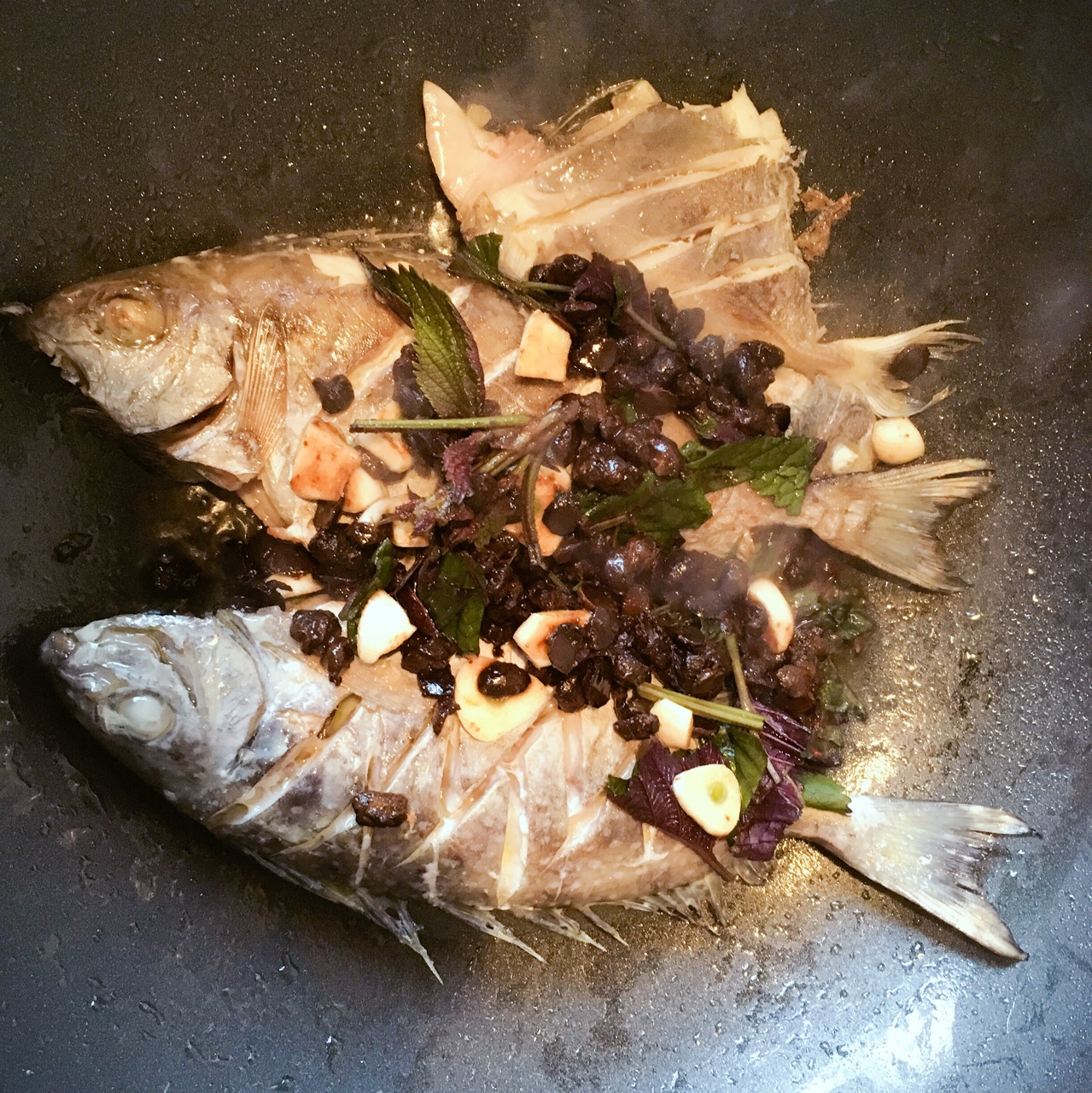 紫蘇紅燒魚的做法 步骤2