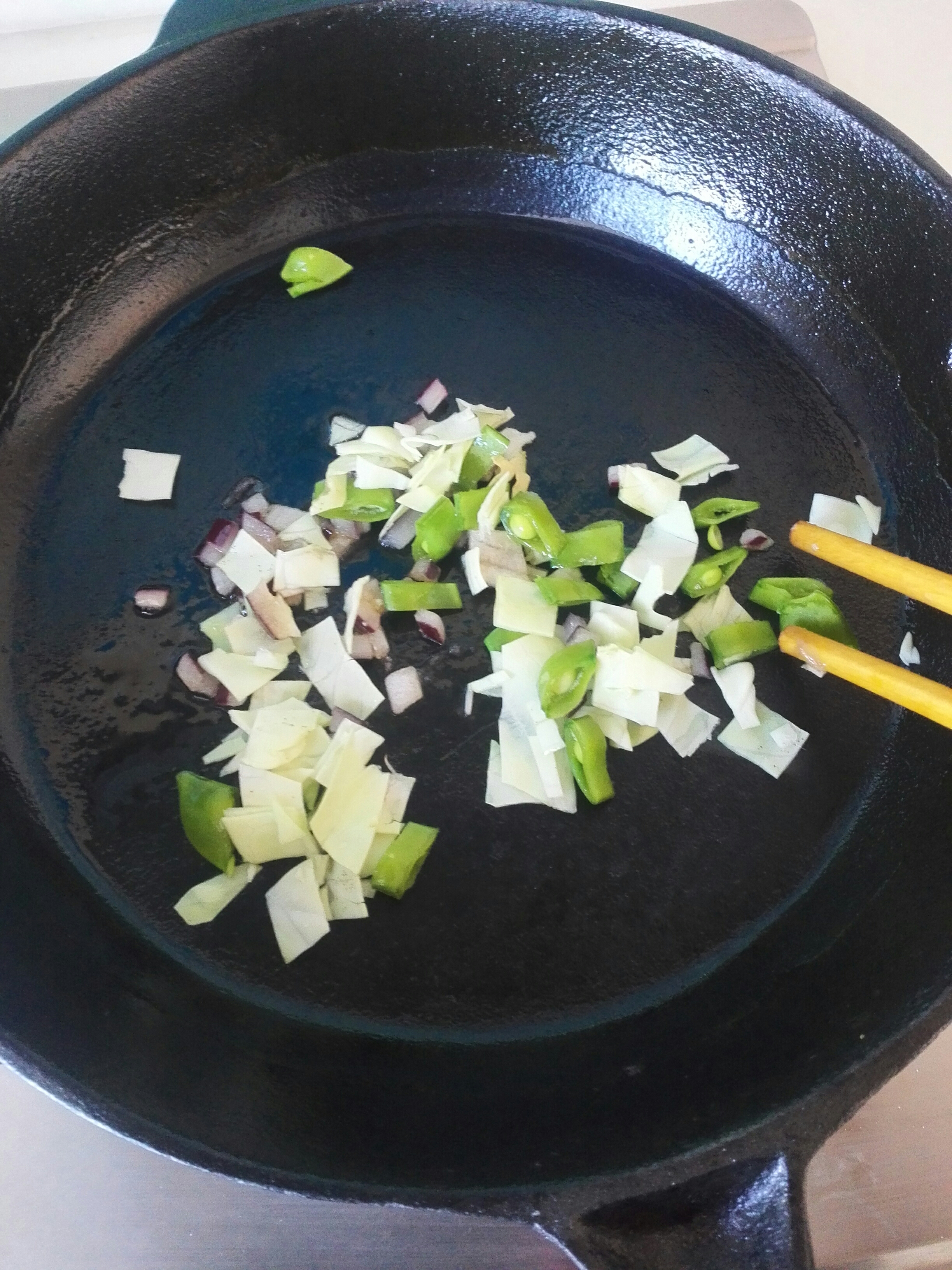 奶香雜蔬炒蛋－寶寶輔食 適合八個月以上的做法 步骤3