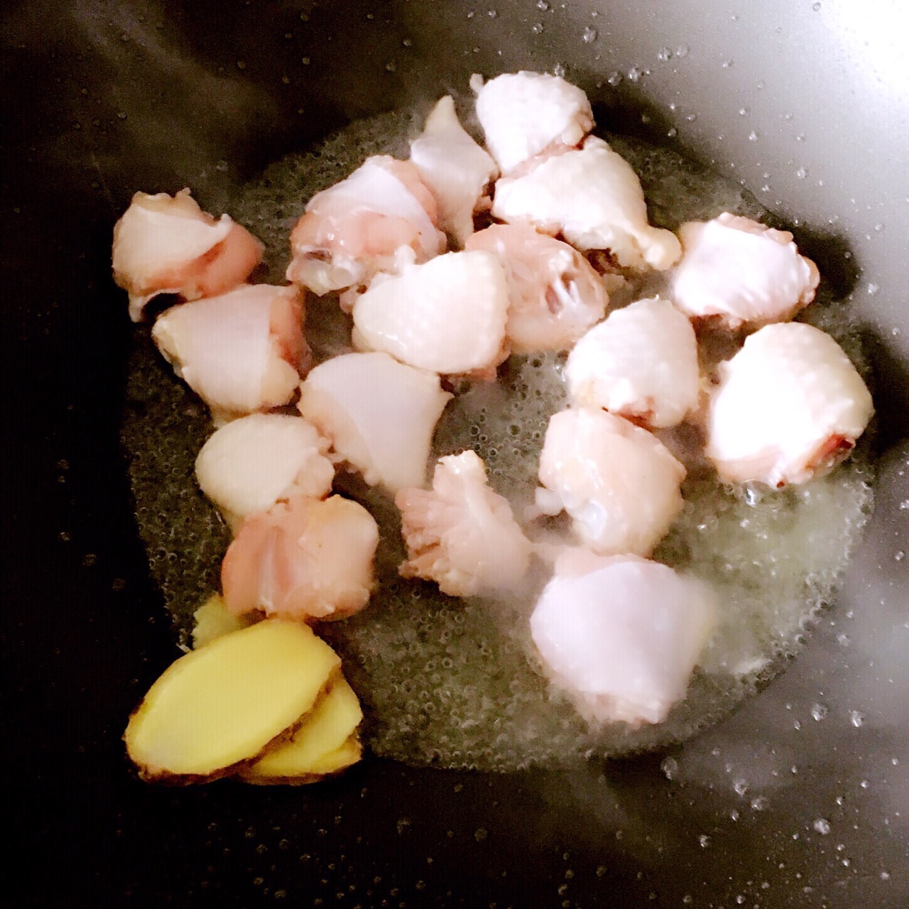 香菇板栗炖雞翅的做法 步骤4