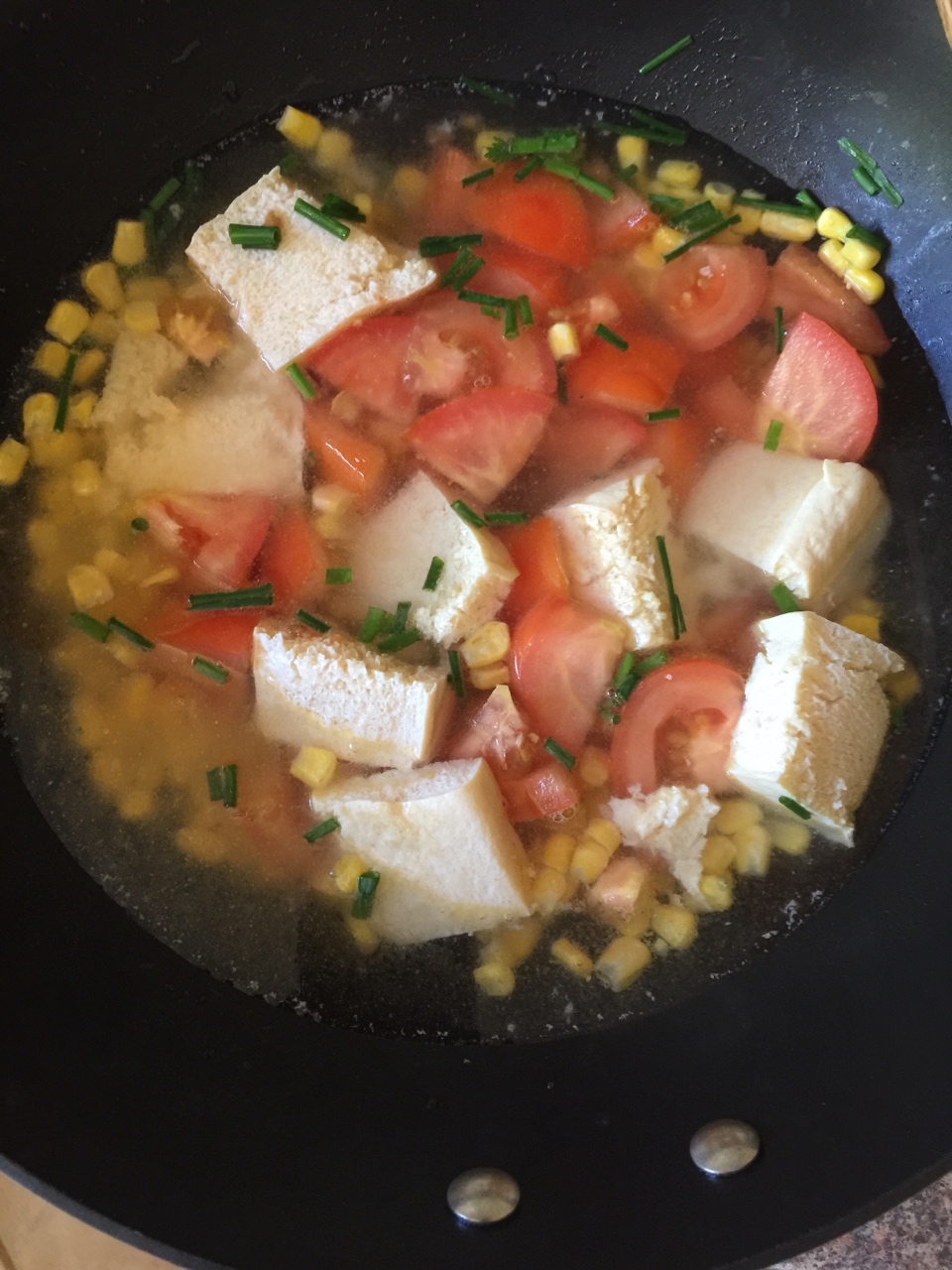 玉米西紅柿豆腐湯的做法 步骤6