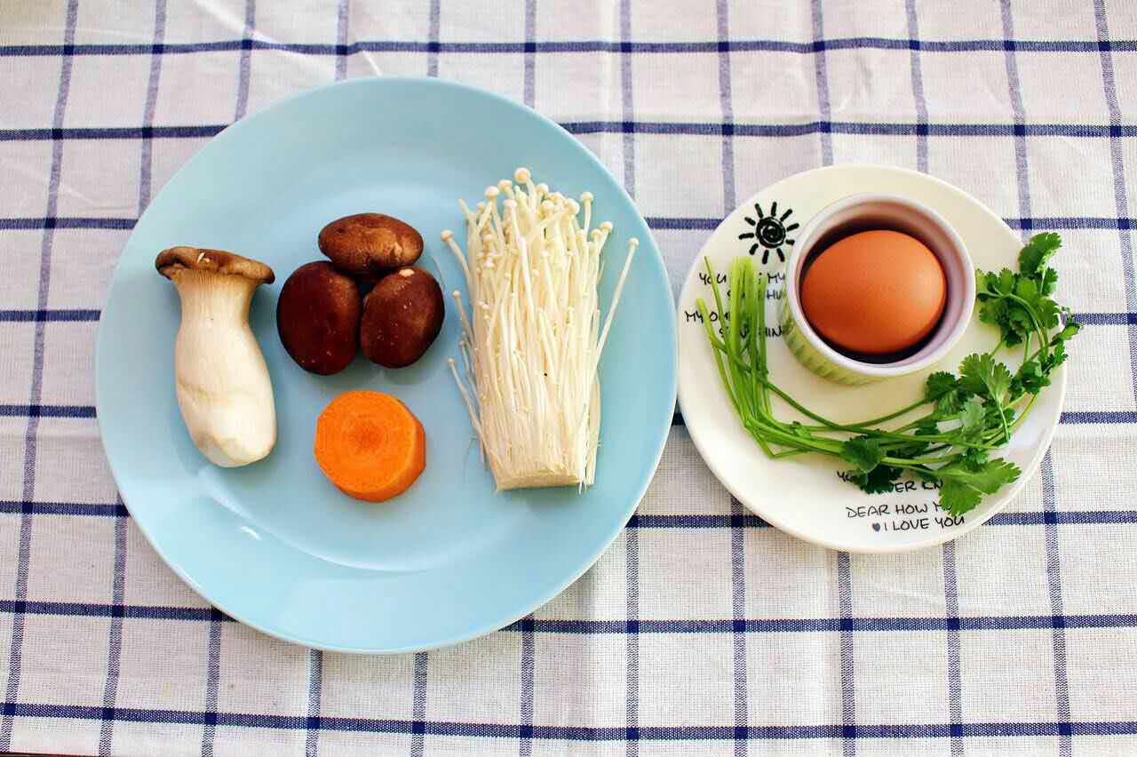 菌菇蛋花湯 寶寶健康食譜的做法 步骤1