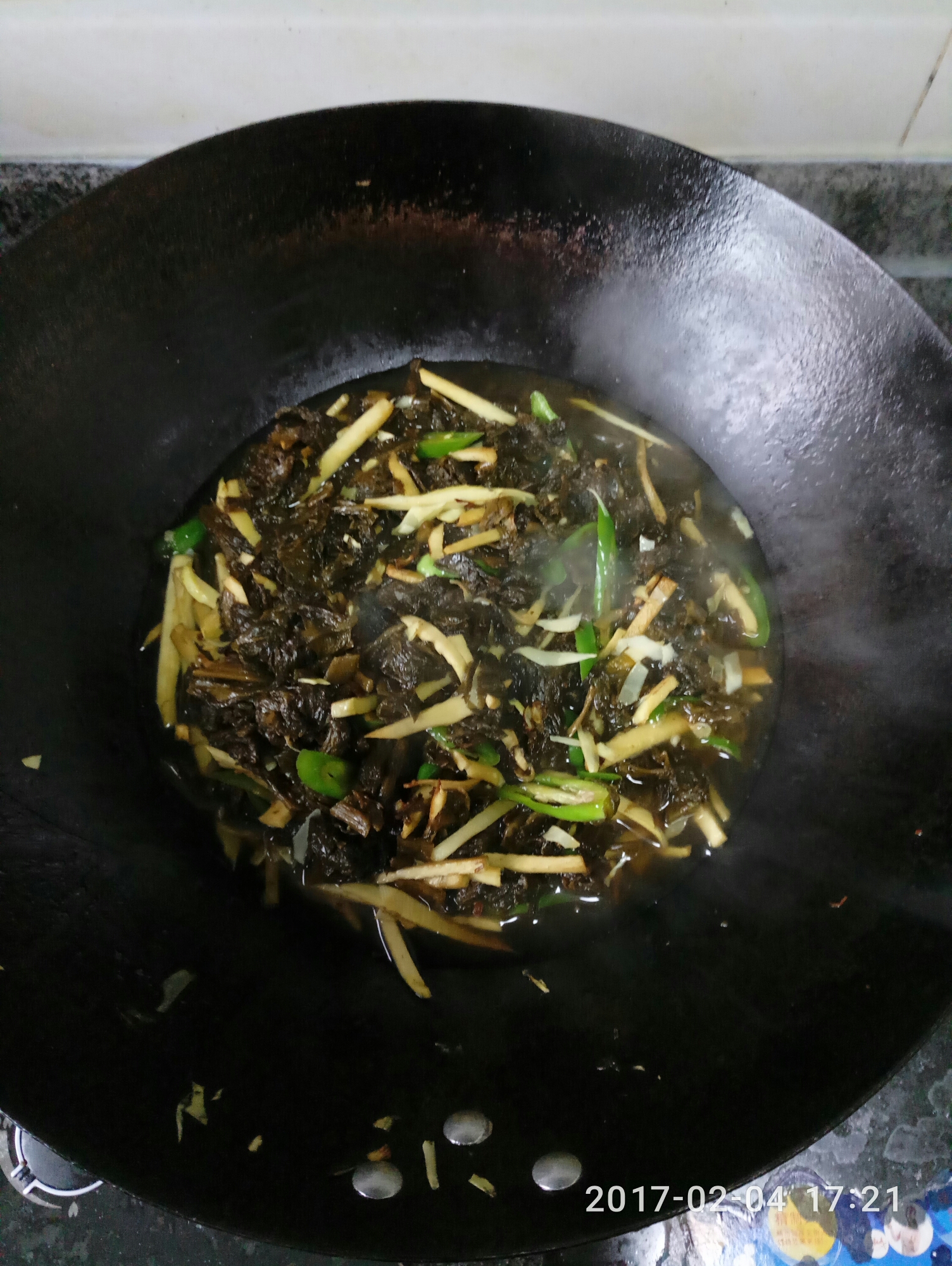 湖南鹽菜炒冬筍的做法 步骤4