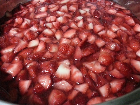 【自制草莓果醬】用那一抹艷紅鎖住春天的味道的做法 步骤3