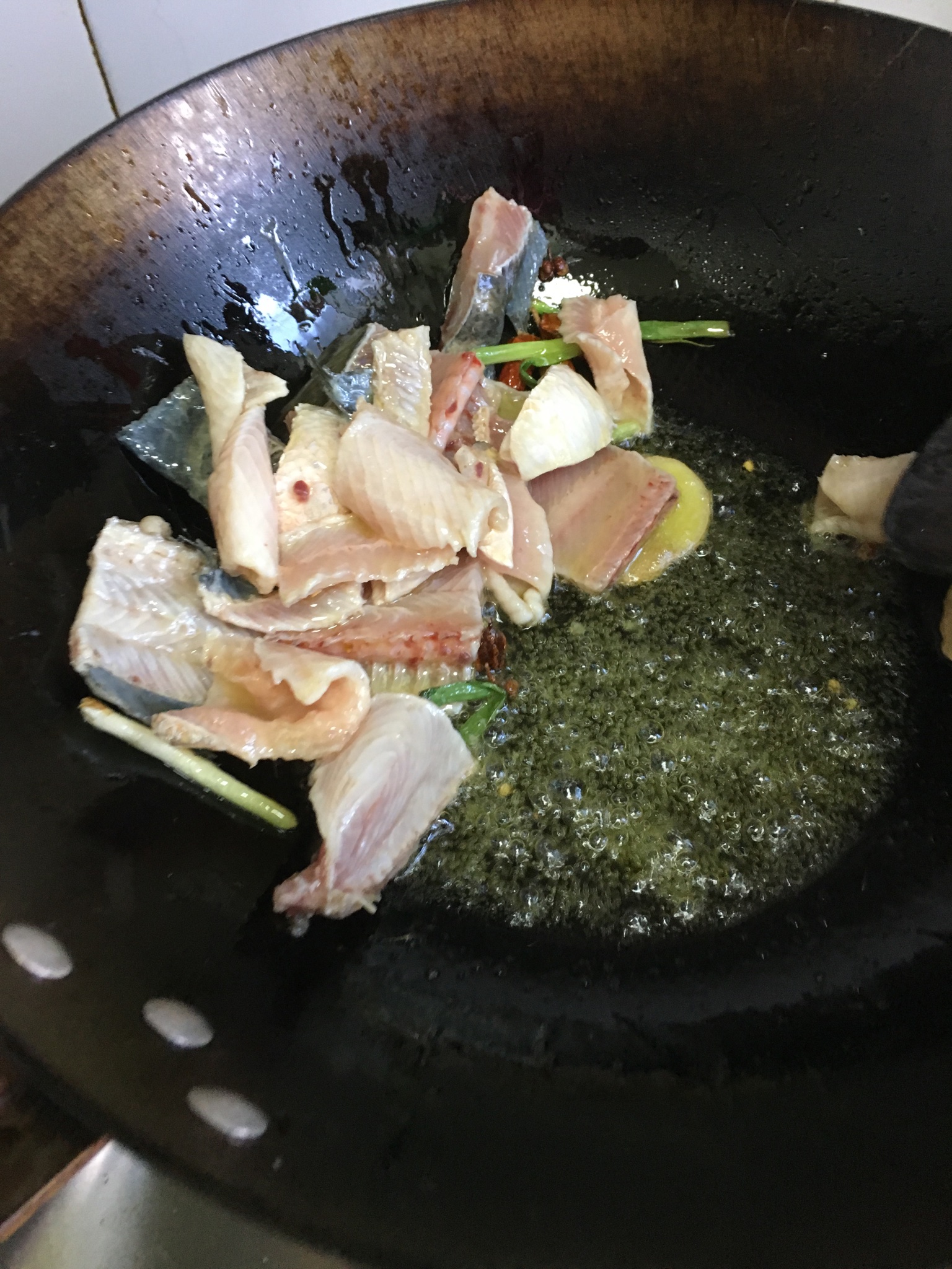 酸菜魚火鍋（菌菇湯底老少皆宜）的做法 步骤4