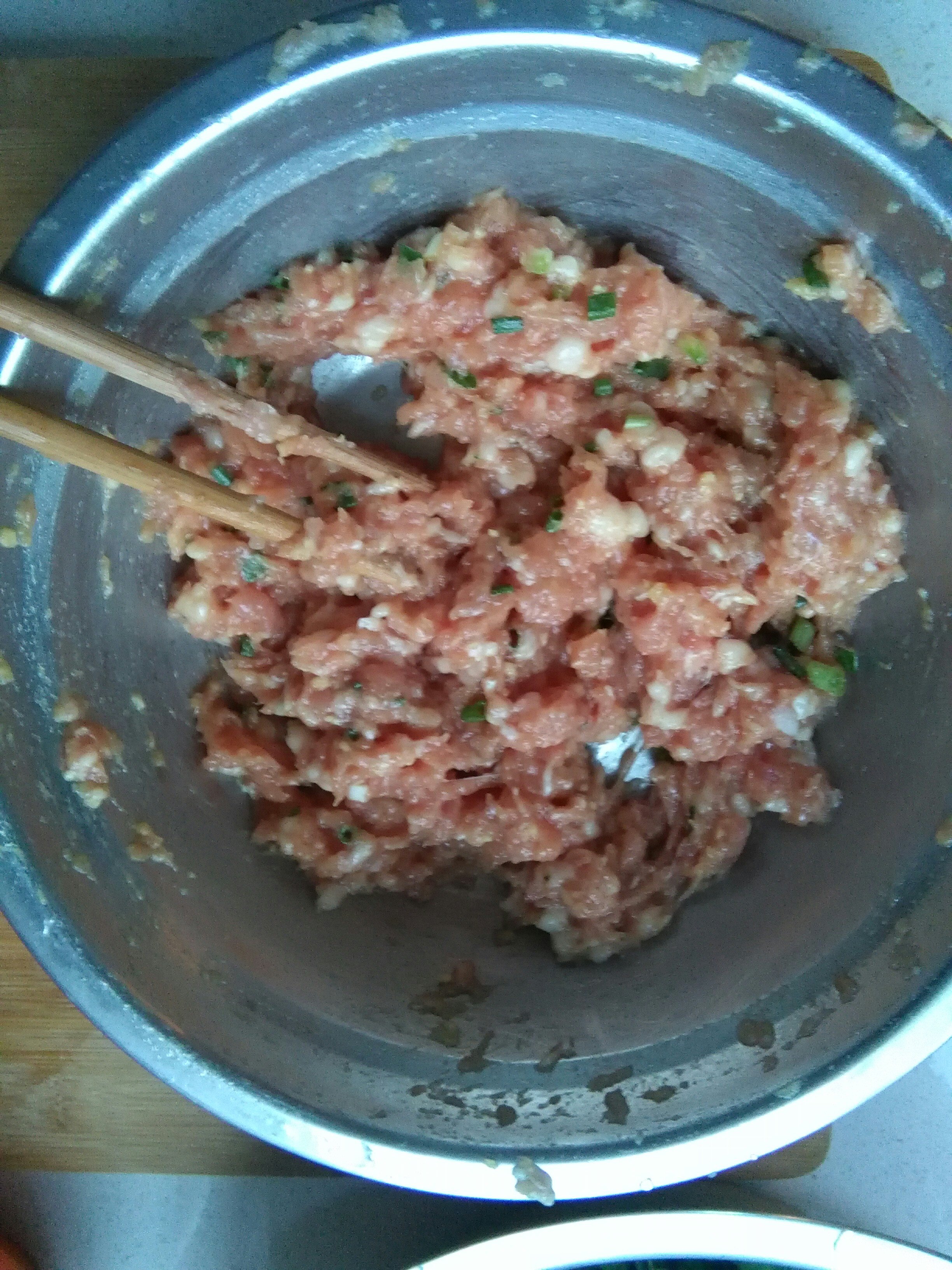 薺菜冬筍鮮肉水餃的做法 步骤3