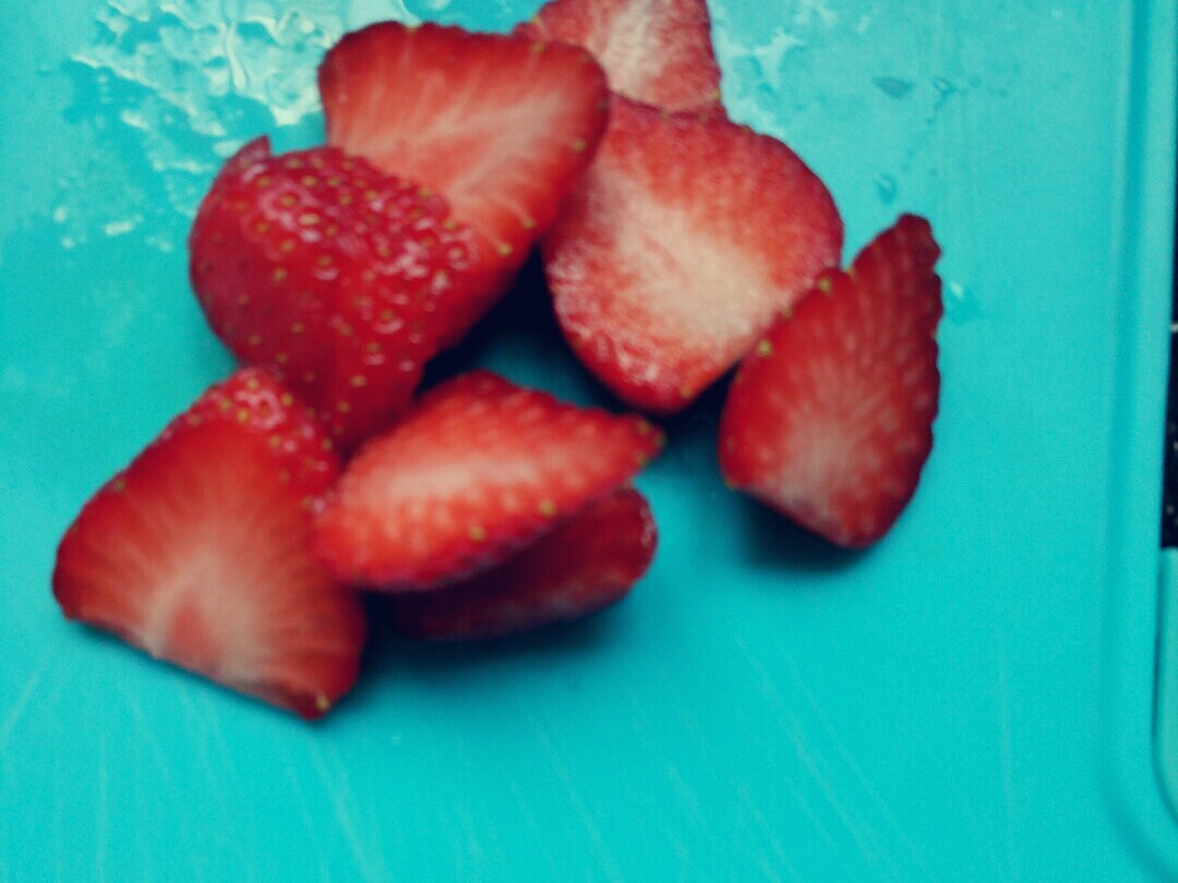 草莓氣泡水的做法 步骤3