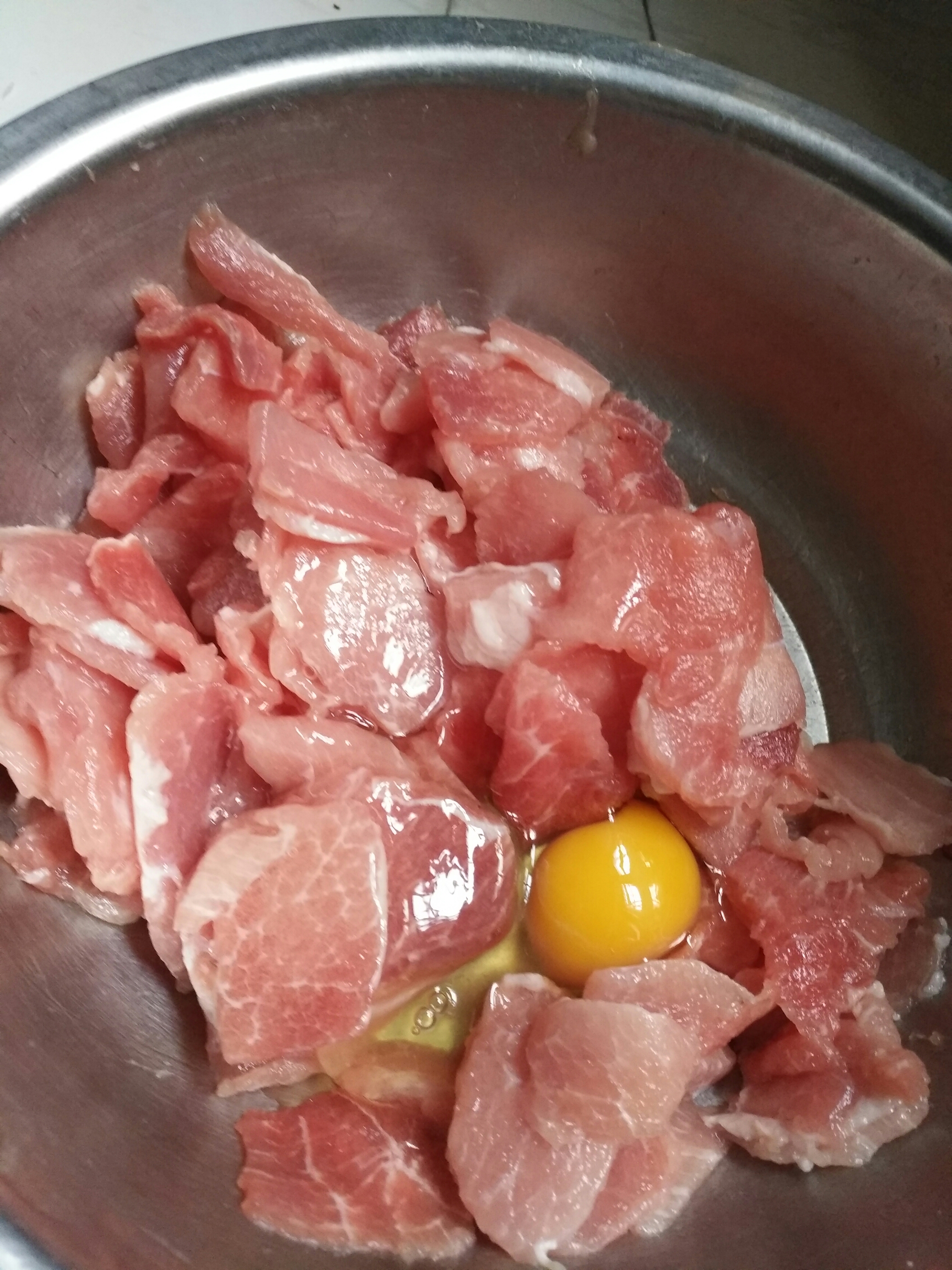 快手 外酥里嫩炸肉肉的做法 步骤3