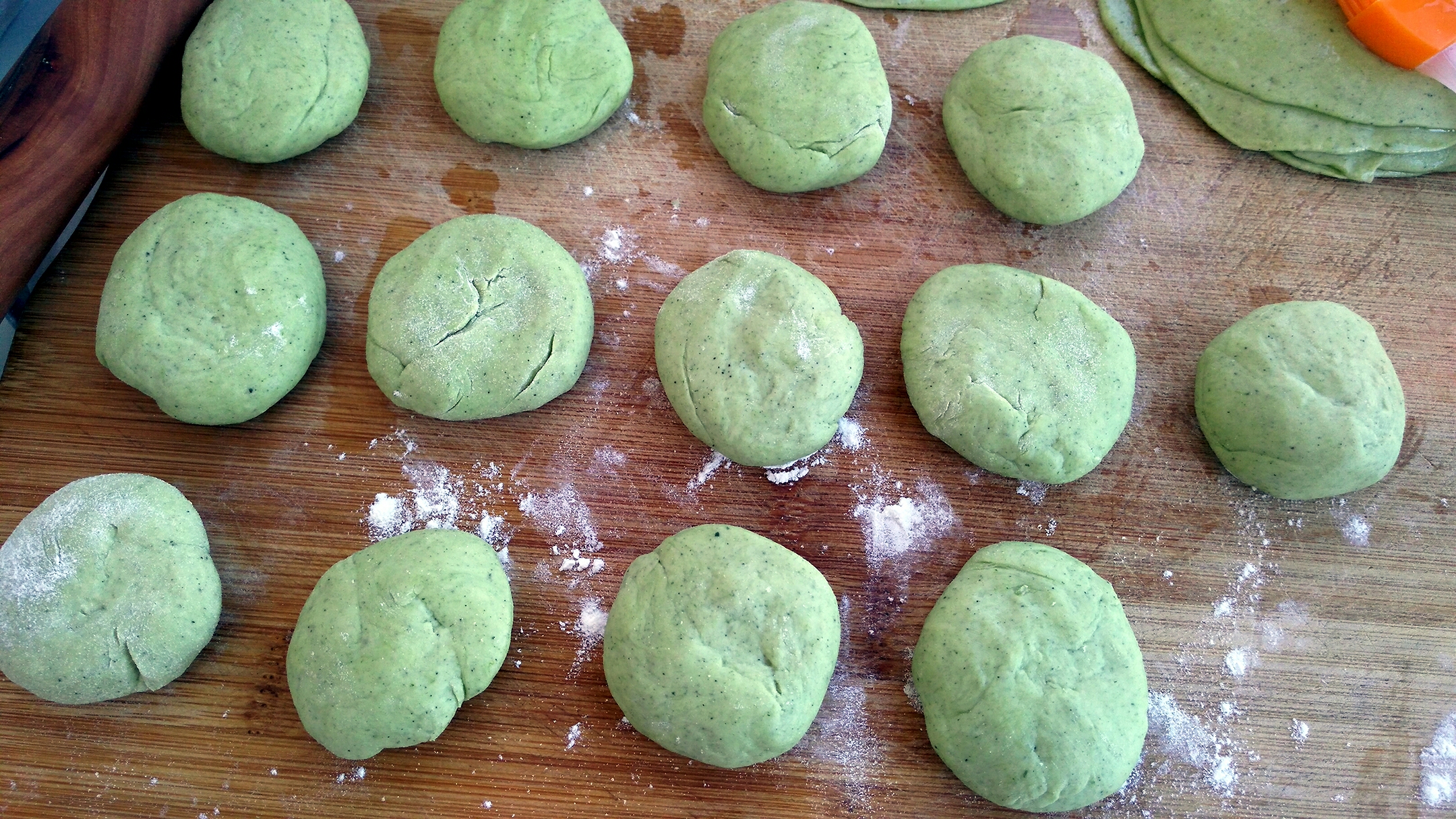 菠菜汁版綠色春餅(煎與蒸)的做法 步骤1
