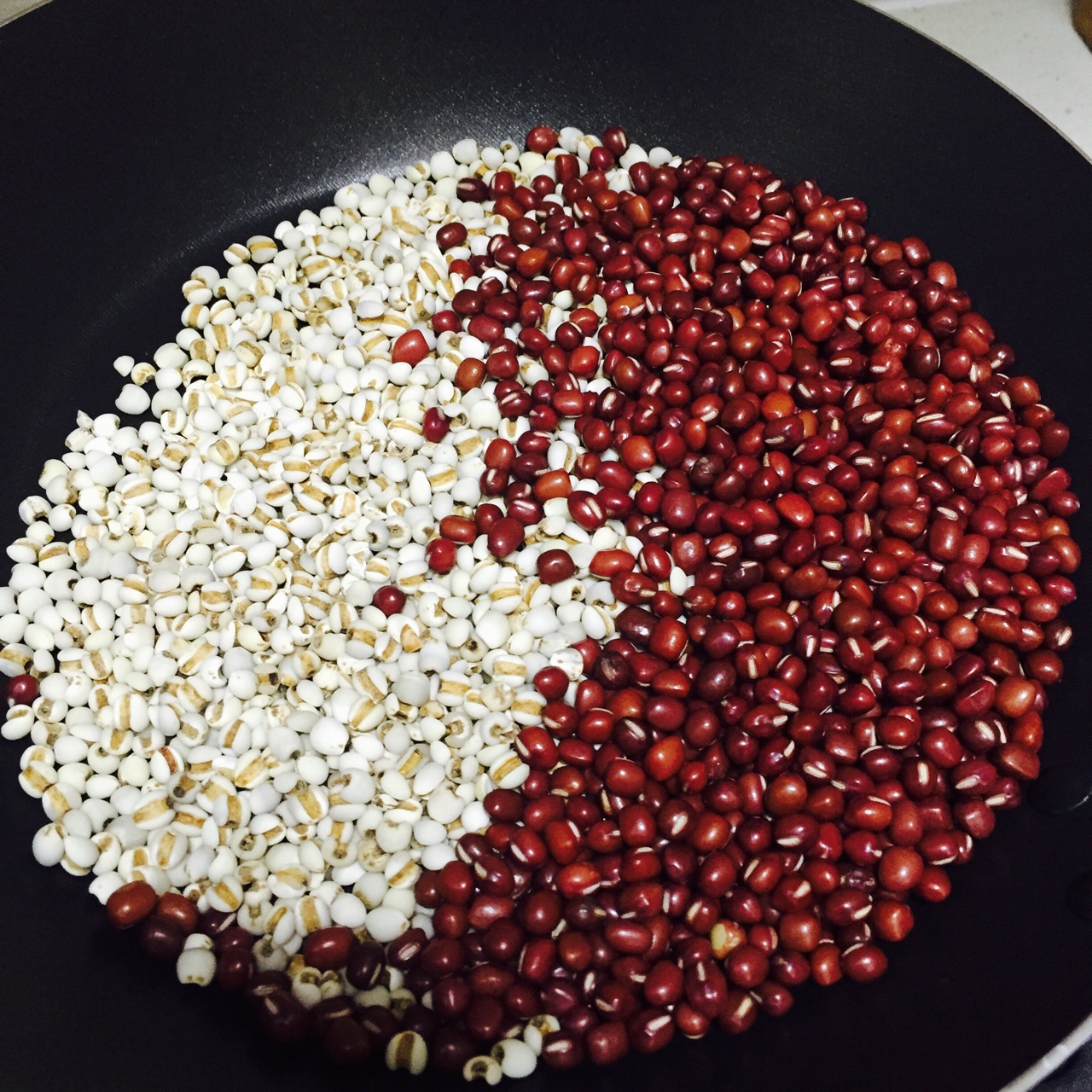 紅豆薏米水 祛濕養顏的做法 步骤1