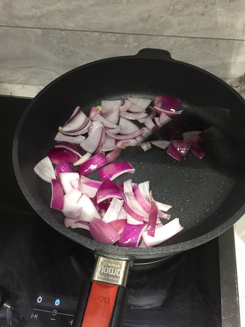 辣椒洋蔥蛋炒飯的做法 步骤1