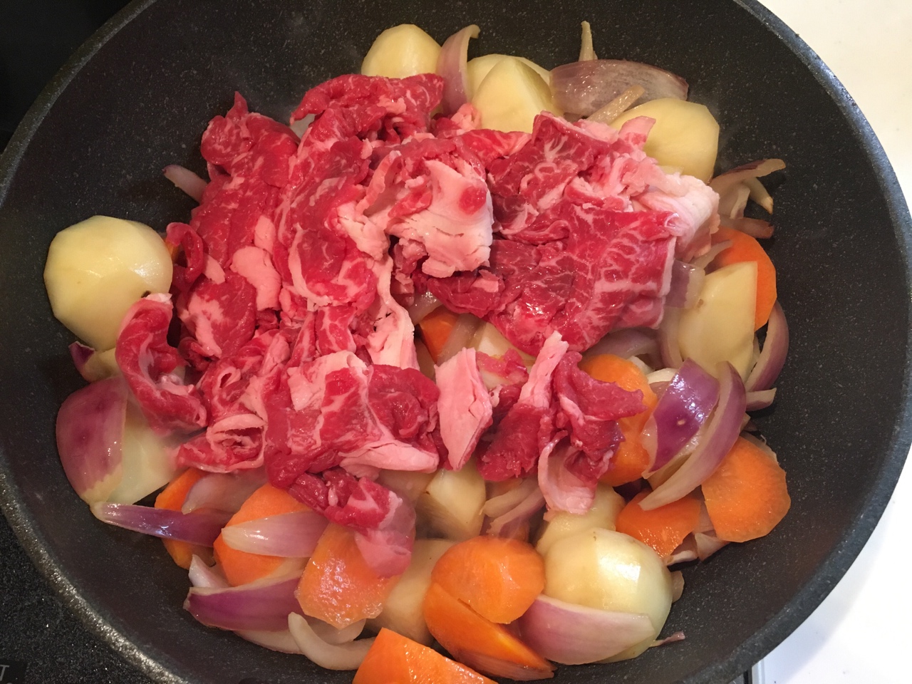 肉ェヒゎ(日式牛肉炖土豆）的做法 步骤3