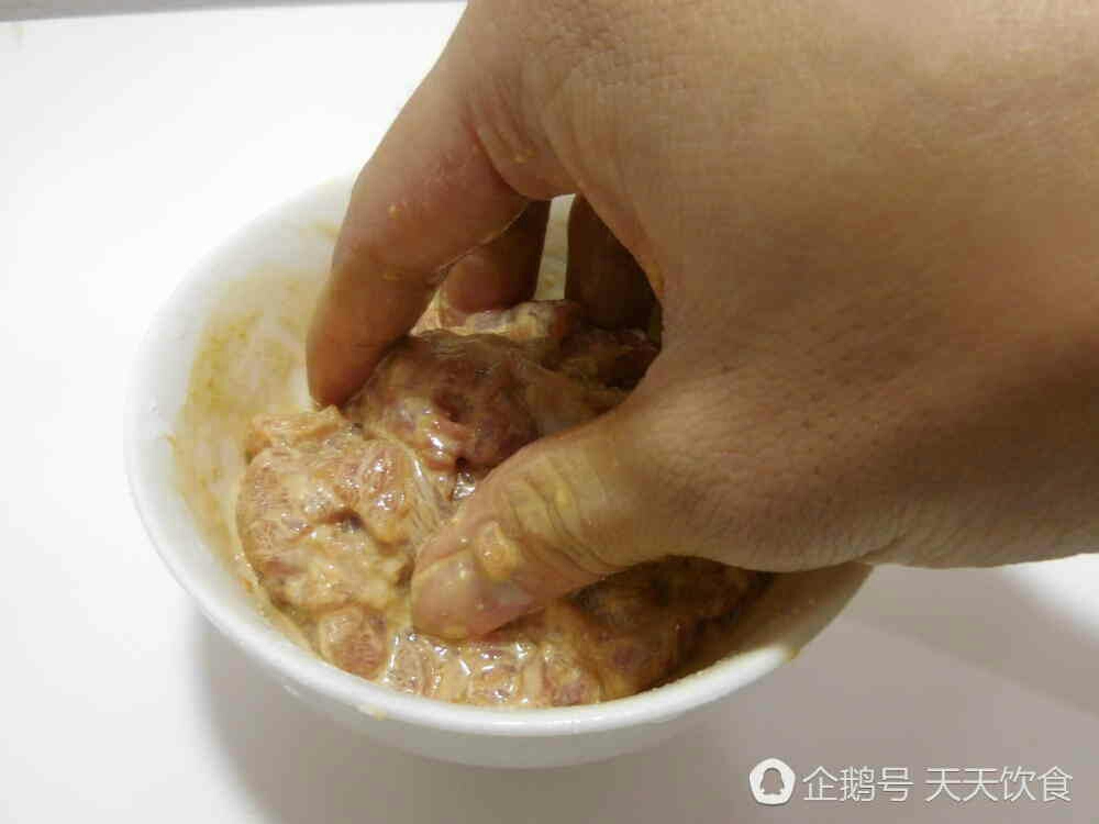 扁豆炒肉的做法 步骤2