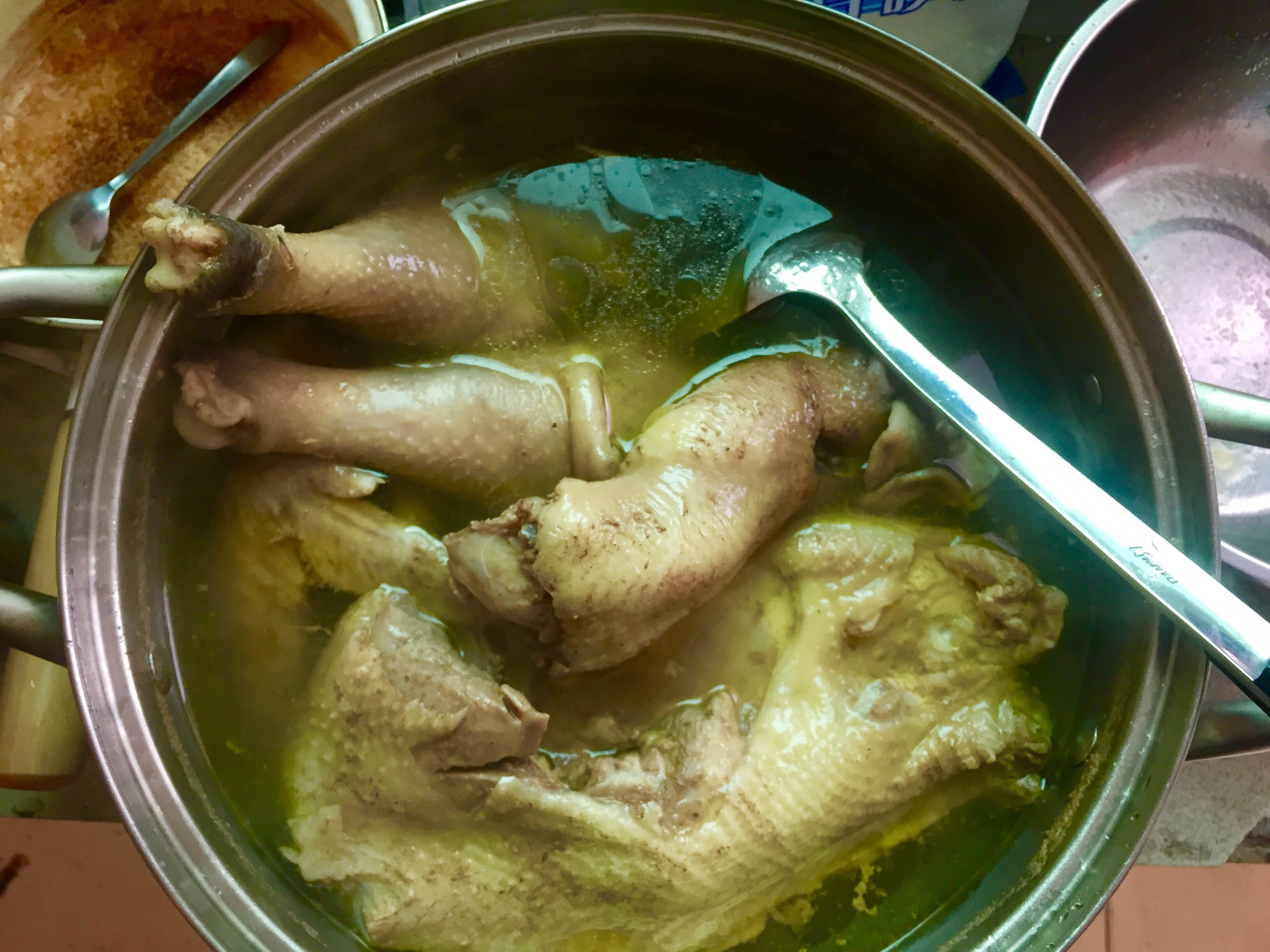 【餃子的廚房】川味紅油白斬雞的做法 步骤1
