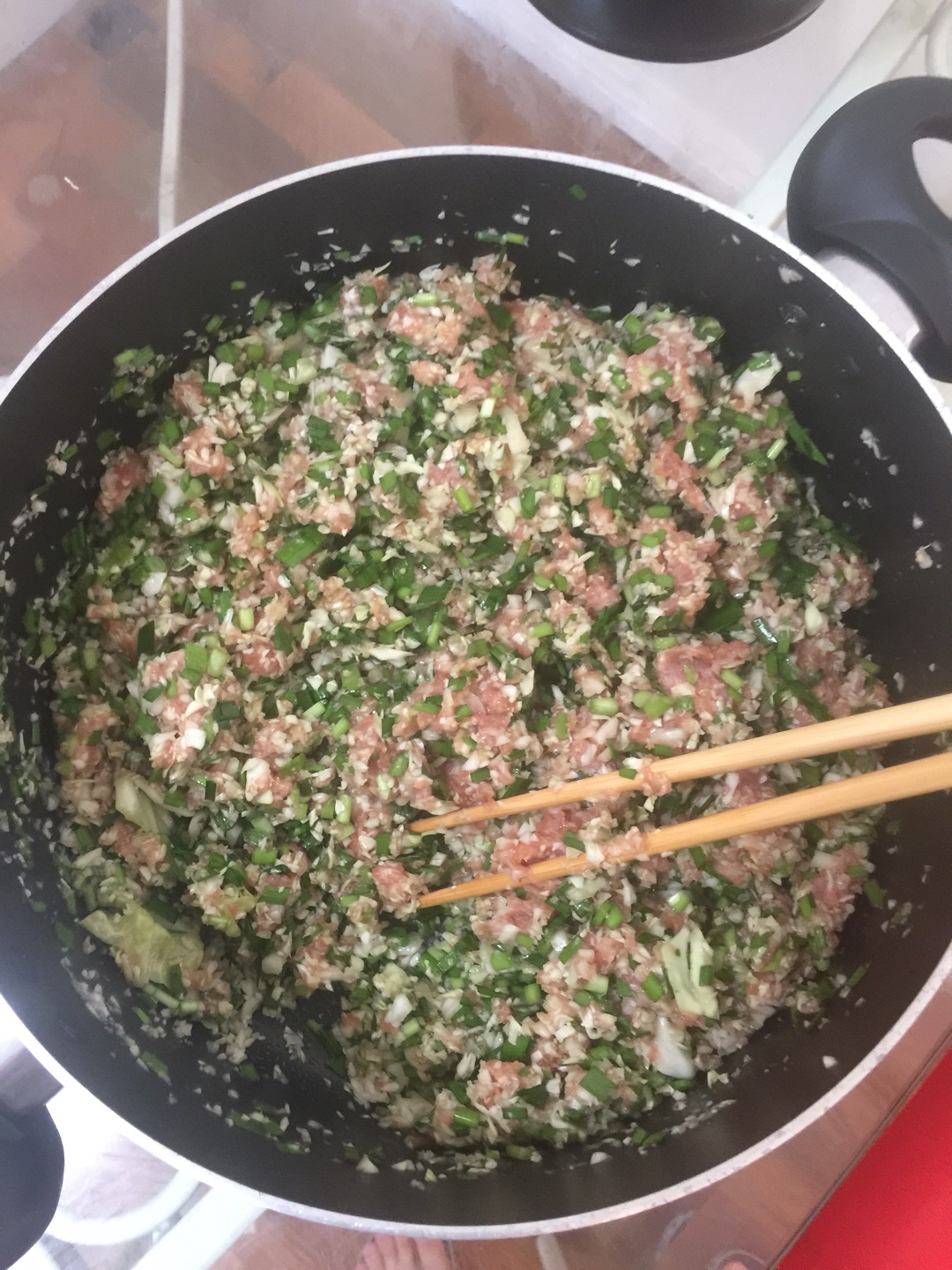 韭菜卷心菜肉餡餃子的做法 步骤2